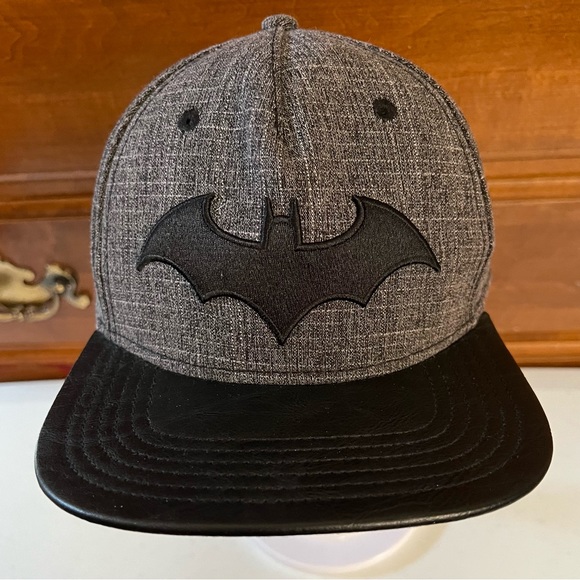 Batman DC Comics Original SnapBack Cap - Picture 2 of 13